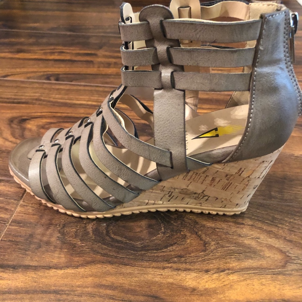 Volatile wedges - Picture 3 of 6